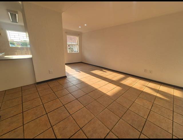 2 BEDROOM TOWNHOUSE FOR SALE IN VANDERBIJLPARK SE 3